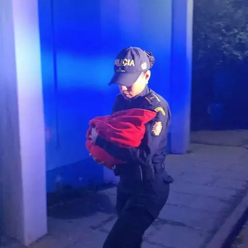 PNC rescata a bebé de madre alcohólica en Baja Verapaz