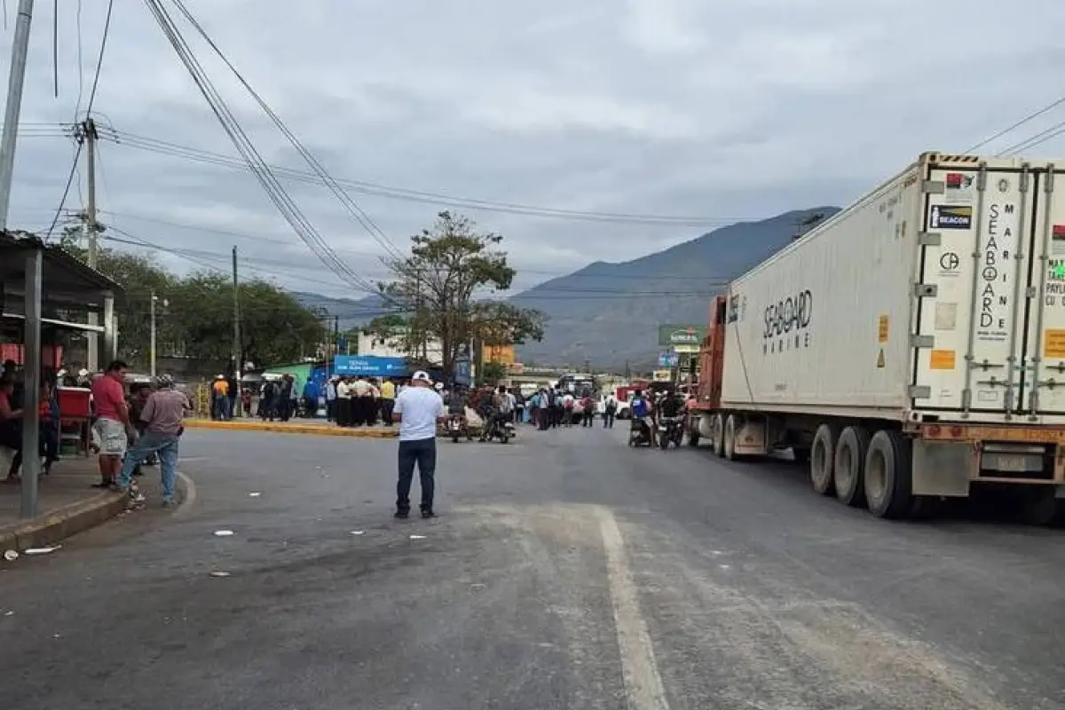 Bloqueo en Mayuelas, Zacapa., InfoAmates Izabal