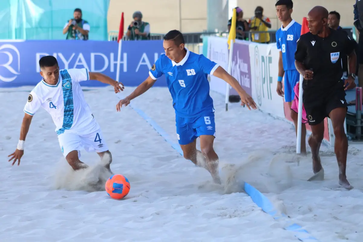 Guatemala cae ante El Salvador en el Premundial de Futbol Playa - La Selecta SLV