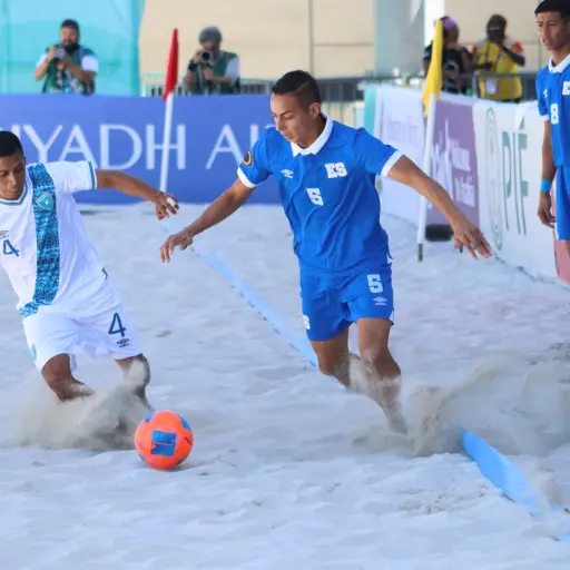Guatemala cae ante El Salvador en el Premundial de Futbol Playa - La Selecta SLV