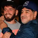 Diego Armando Maradona junto a su hijo 