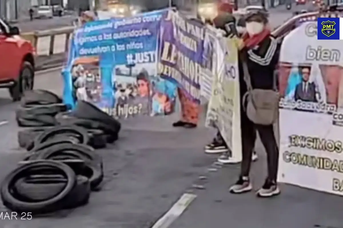 Los manifestantes permanecen sobre el puente El Incienso., PMT capitalina/Montejo