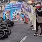 Los manifestantes permanecen sobre el puente El Incienso. ,PMT capitalina/Montejo