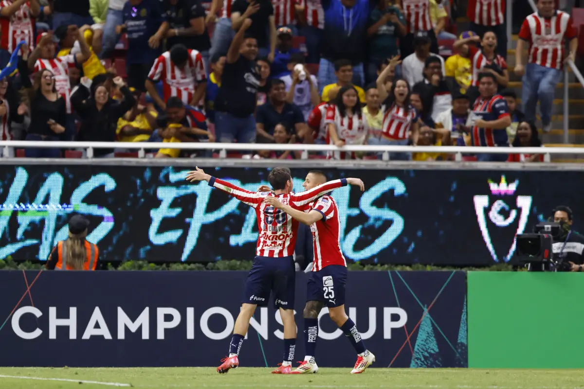 "Chivas" de Guadalajara vence al  América en ida de octavos de final 