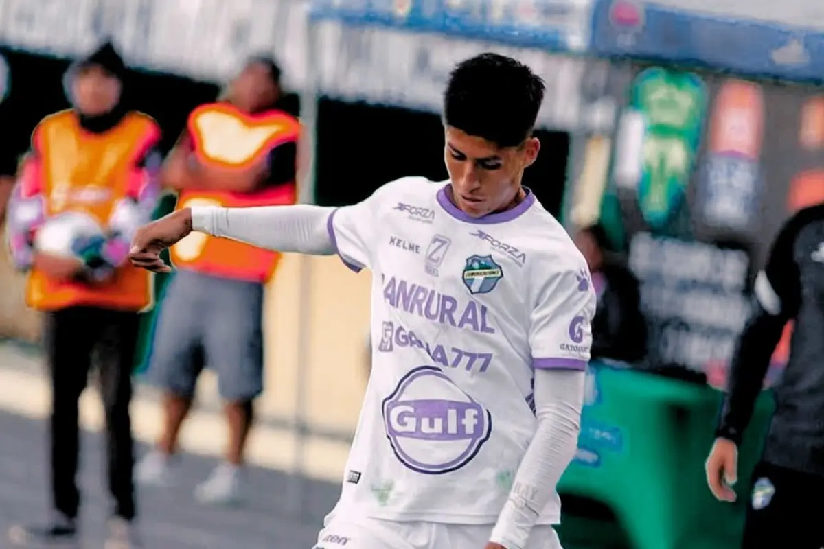 Emerson Raymundo sufrió lesión ante Deportivo Mixco 