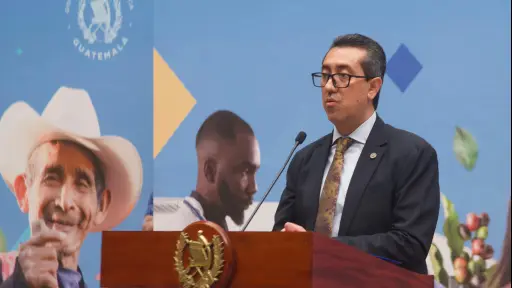 Jonathan Menkos se incorporará al Congreso esta semana