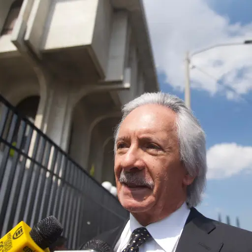 El periodista José Rubén Zamora a su ingreso a la torre de tribunales.