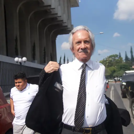 El periodista José Rubén Zamora a su llegada a tribunales. ,Omar Solís/Emisoras Unidas