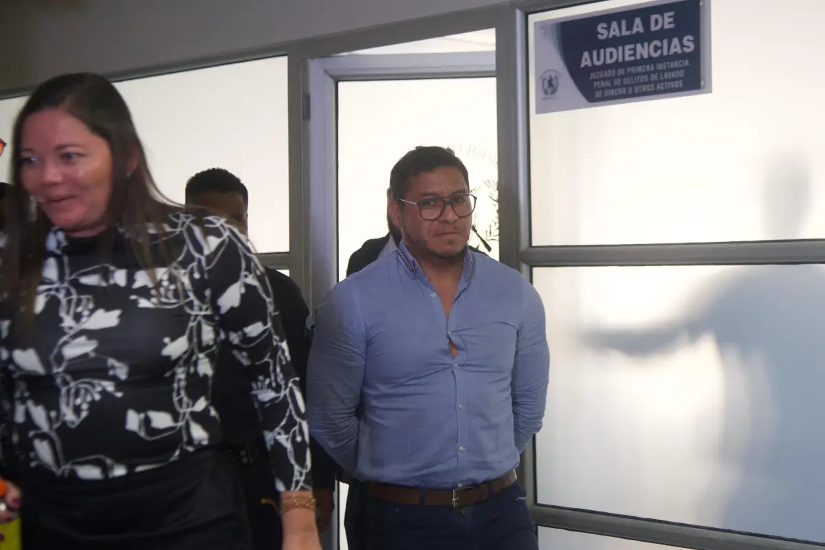 Julio Antonio Chocoj, contador de la empresa Datasys, al salir de la audiencia., Omar Solís/Emisoras Unidas