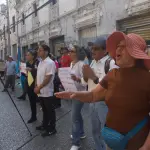 Los manifestantes exigen que se dé marcha atrás al aumento salarial otorgado a los diputados. ,Omar Solís/Emisoras Unidas