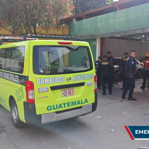 El menor murió en la terraza de una vivienda de la zona 13. ,Foto Bomberos Municipales