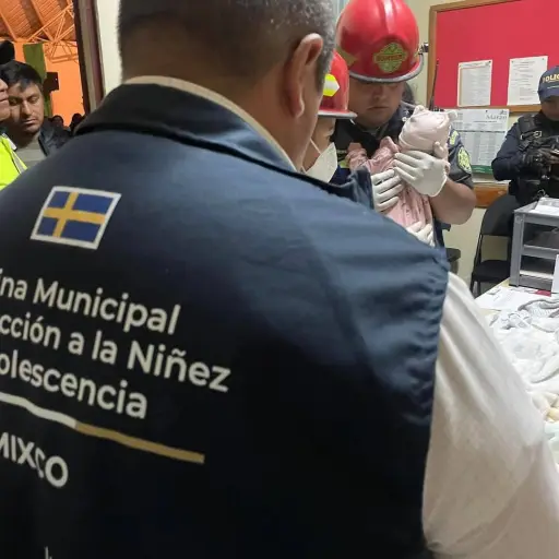 Las autoridades intervinieron para resguardar al bebé. ,Municipalidad de Mixco