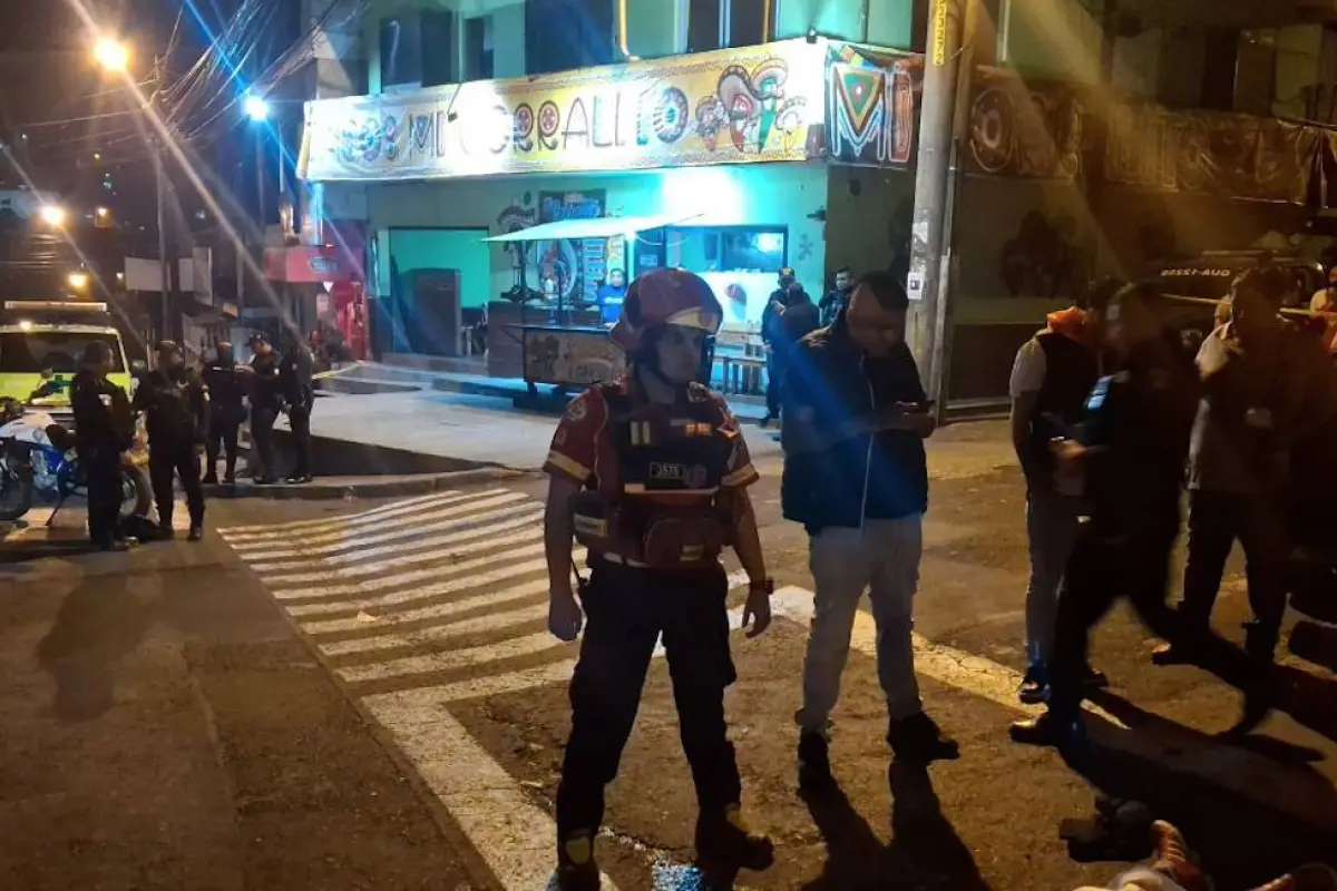 Video capta impactante tiroteo en la colonia Maya, zona 18., Bomberos Municipales. 