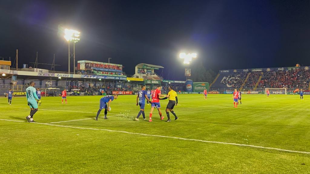 Partido entre Xelajú MC y Achuapa por la jornada 12 del Clausura 2025 | Willber Colloy