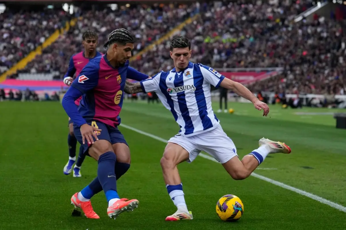 Javier López en una acción contra el F. C. Barcelona , EFE