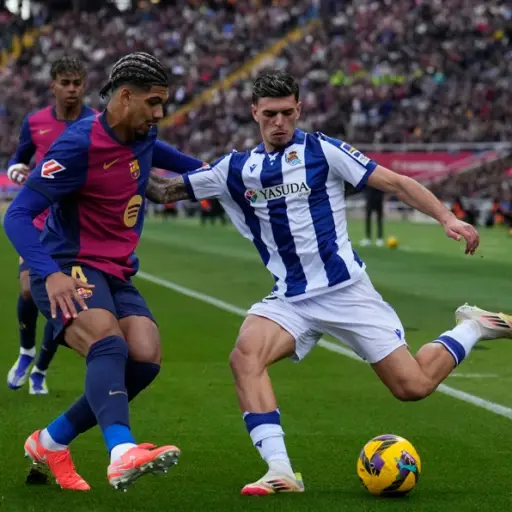 Javier López en una acción contra el F. C. Barcelona  ,EFE