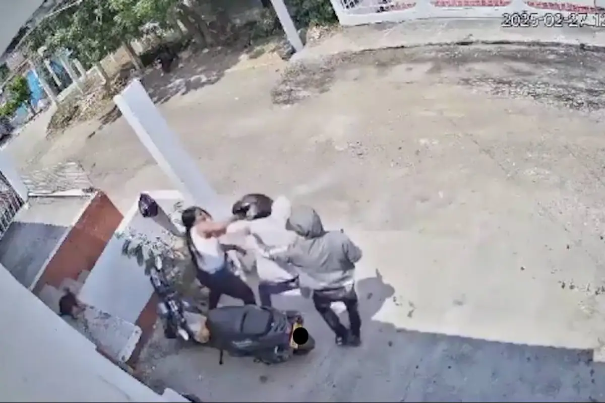 Mujer se defiende con valentía de asaltantes armados en Cúcuta, Captura de pantalla video X.