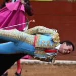 Emilio Macías sufrió una cornada en la zona rectal durante una corrida el fin de semana. 