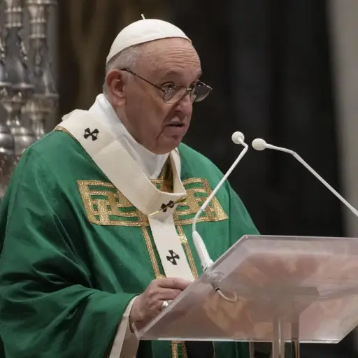 El papa Francisco evoluciona favorablemente tras crisis respiratoria ,Redes sociales.