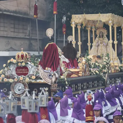 El cortejo procesional recorre distintas calles y avenidas de la capital.  ,Álex Meoño.