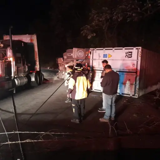 Los cuerpos de rescate atendieron a una persona a quien tuvieron que hospitalizar. ,Bomberos Voluntarios.