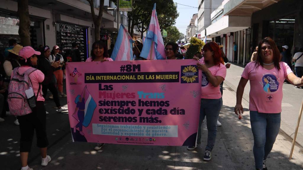 Mujeres alzan su voz en el Centro Histórico en el 8M | Álex Meoño