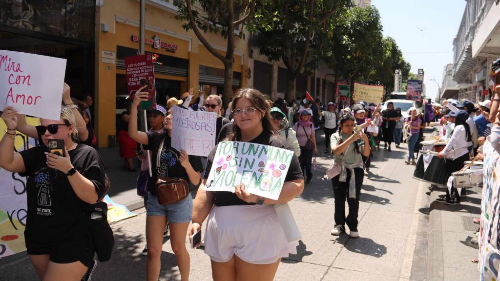 Mujeres hacen sentir si voz en el Centro Histórico en el 8M | Álex Meoño