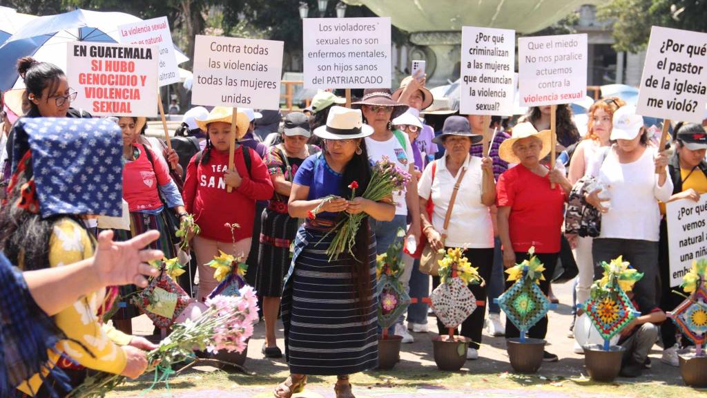 Mujeres hacen sentir si voz en el Centro Histórico en el 8M | Álex Meoño