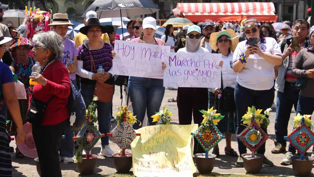 Mujeres hacen sentir si voz en el Centro Histórico en el 8M | Álex Meoño