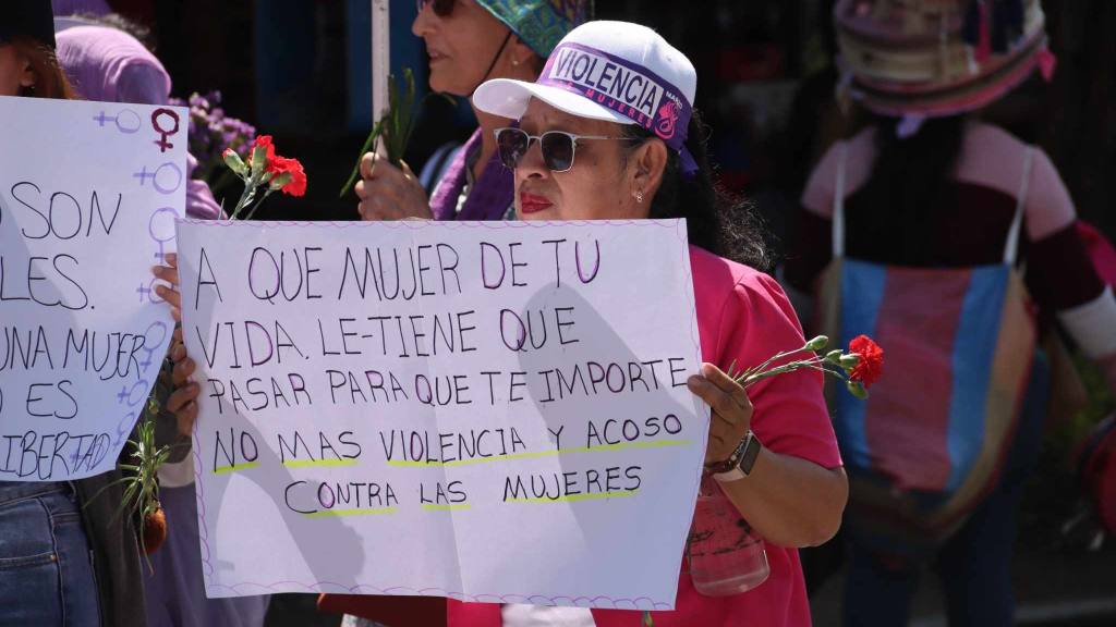 Mujeres hacen sentir si voz en el Centro Histórico en el 8M | Álex Meoño