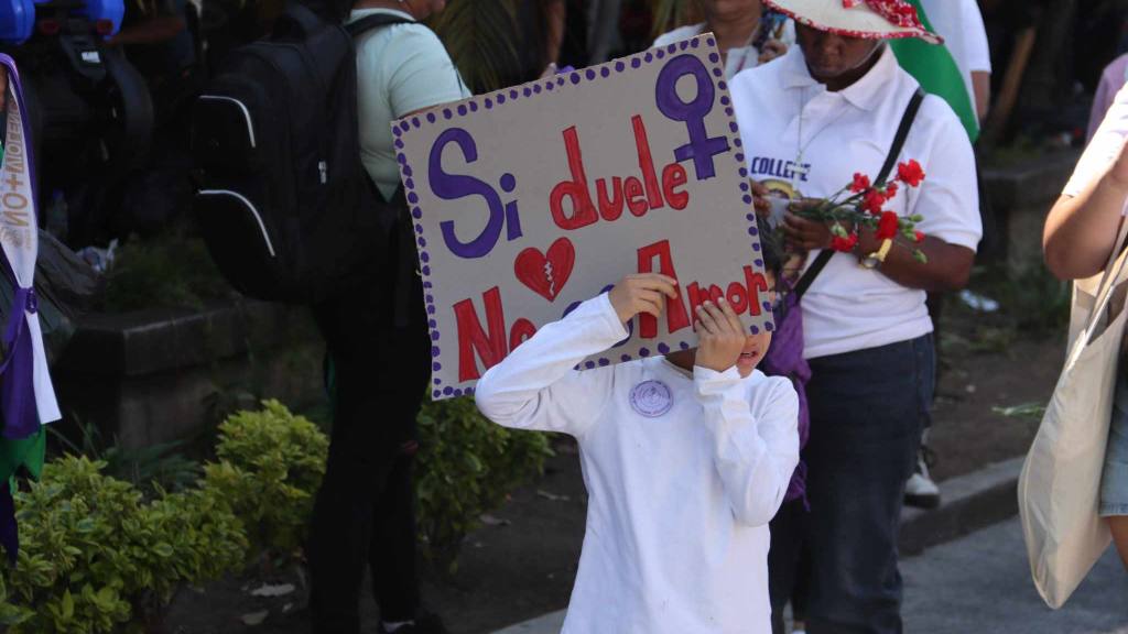 Mujeres hacen sentir si voz en el Centro Histórico en el 8M | Álex Meoño