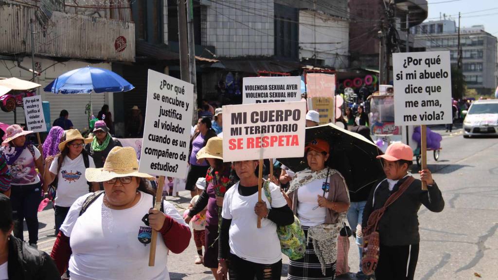 Mujeres hacen sentir si voz en el Centro Histórico en el 8M | Álex Meoño