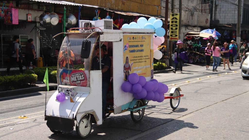 Mujeres hacen sentir si voz en el Centro Histórico en el 8M | Álex Meoño