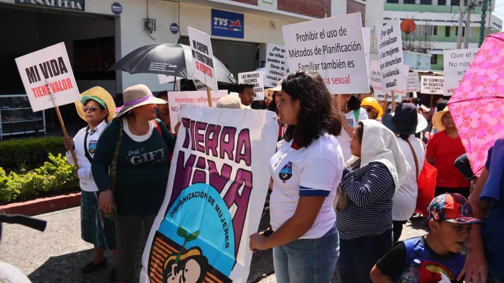 Mujeres hacen sentir si voz en el Centro Histórico en el 8M | Álex Meoño