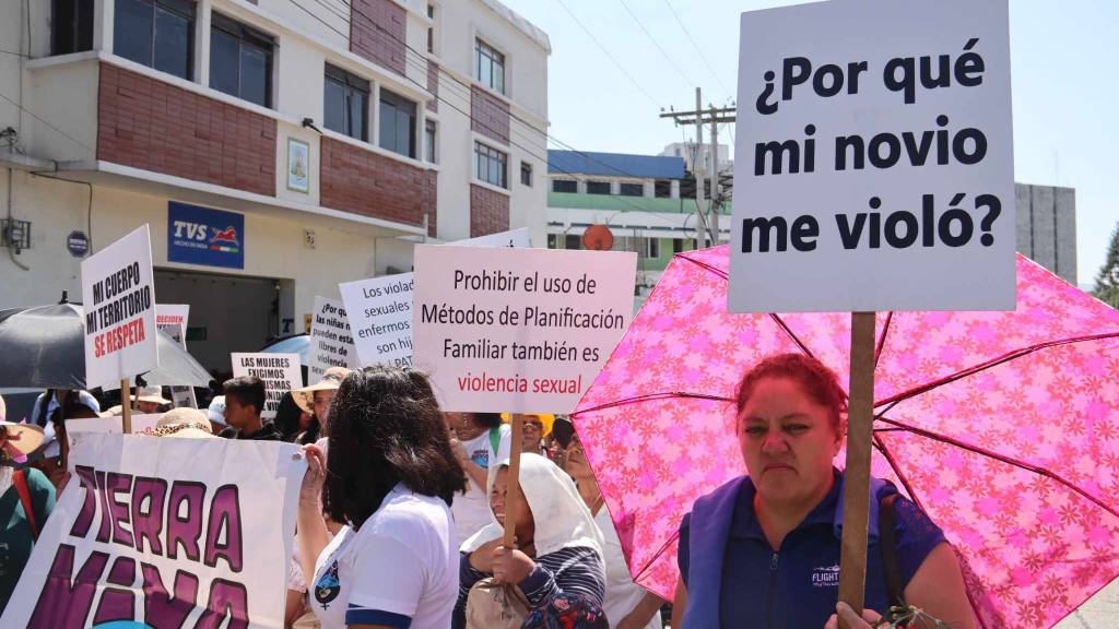 Mujeres hacen sentir si voz en el Centro Histórico en el 8M | Álex Meoño