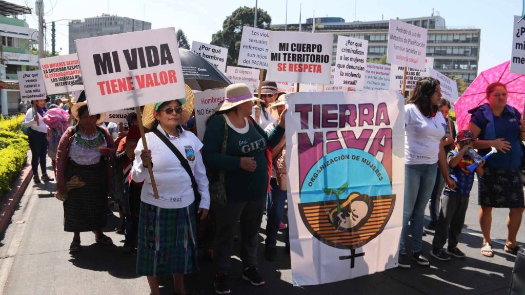 Mujeres hacen sentir si voz en el Centro Histórico en el 8M | Álex Meoño