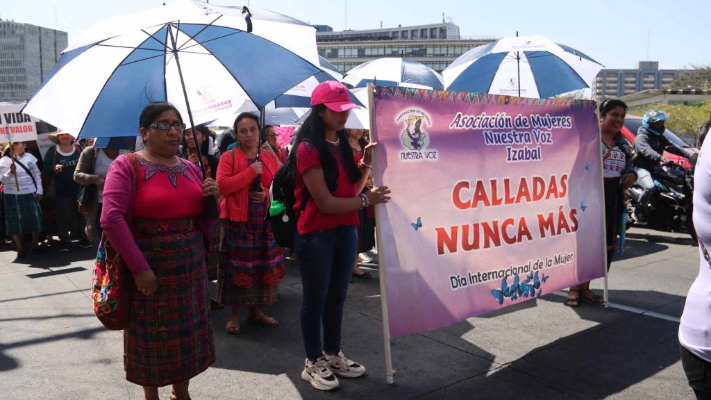 Mujeres hacen sentir si voz en el Centro Histórico en el 8M | Álex Meoño