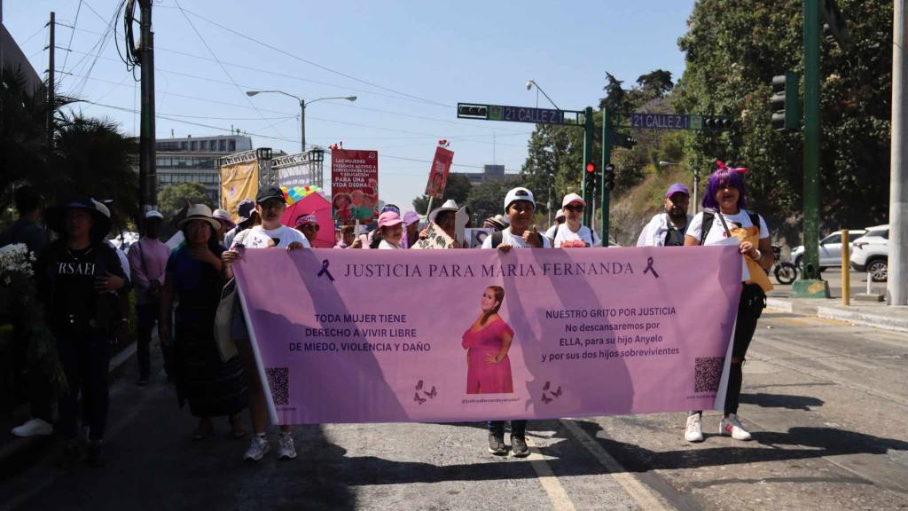 Mujeres hacen sentir si voz en el Centro Histórico en el 8M | Álex Meoño