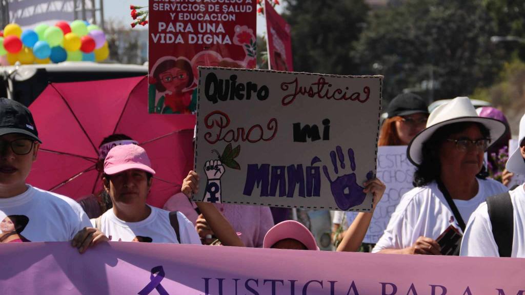 Mujeres hacen sentir si voz en el Centro Histórico en el 8M | Álex Meoño