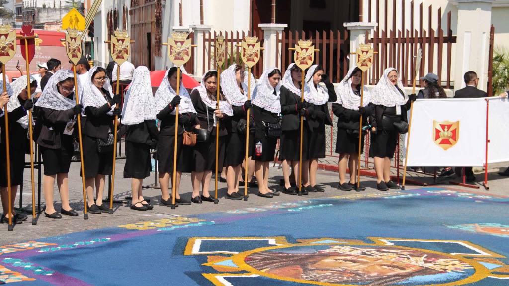 Procesión de Jesús de los Milagros destaca la fe de las mujeres | Álex Meoño