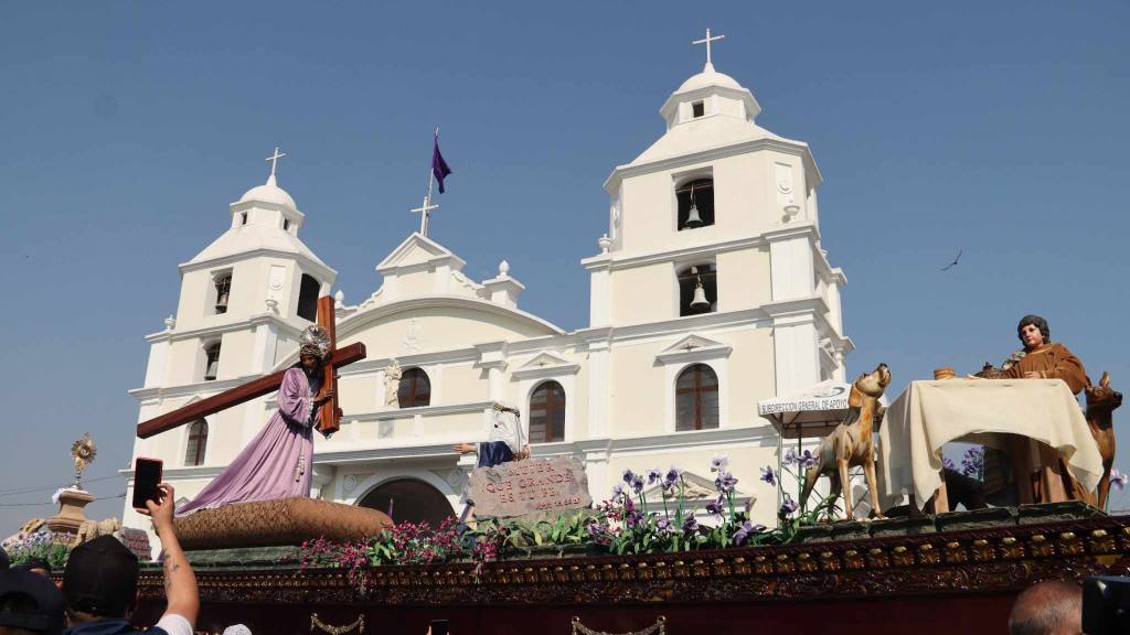 Procesión de Jesús de los Milagros destaca la fe de las mujeres | Álex Meoño