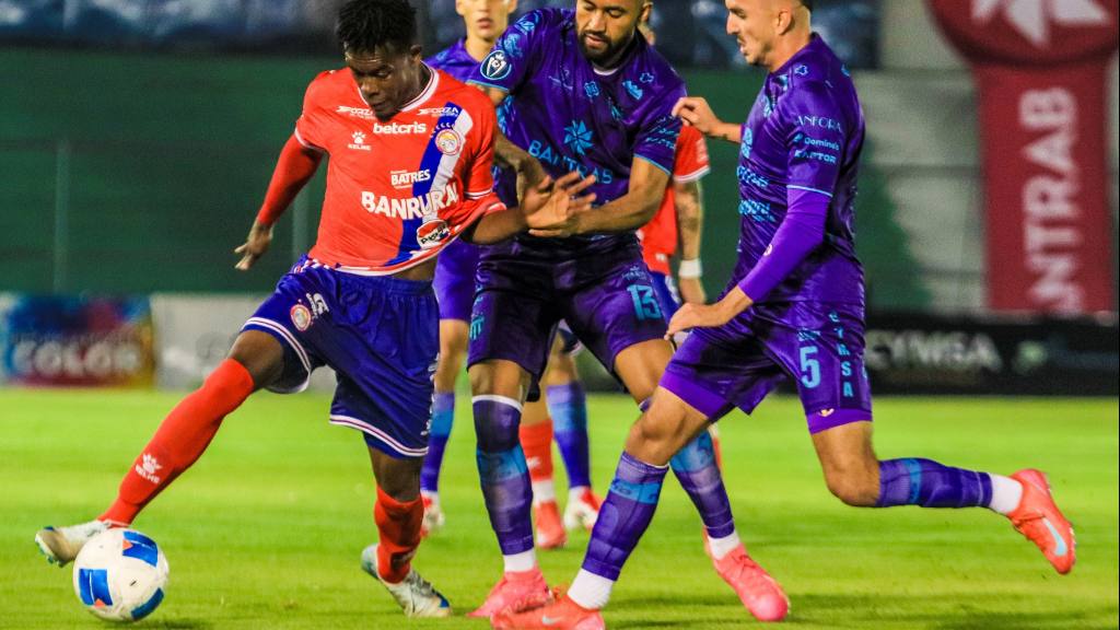 Partido entre Antigua GFC y Xelajú MC por la jornada 13 del Clausura 2025 | Kenny Rodas / Antigua Esportiva