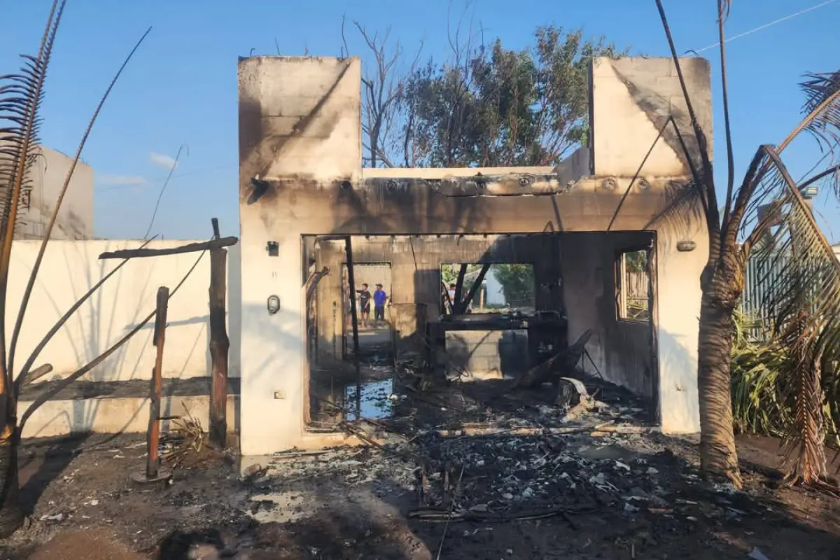 El incendio consumió 20 locales comerciales y 8 viviendas en El Paredón., Conred