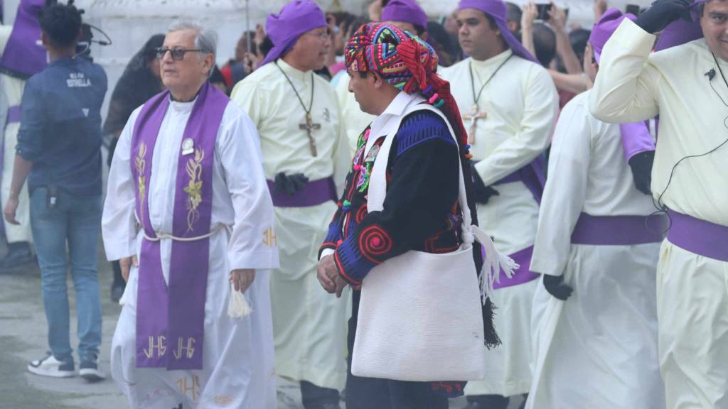 Jesús del Consuelo imparte gracia y bendición a sus fieles | Álex Meoño