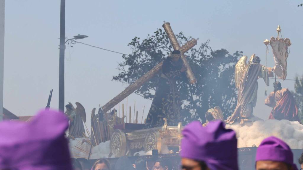 Jesús del Consuelo imparte gracia y bendición a sus fieles | Álex Meoño