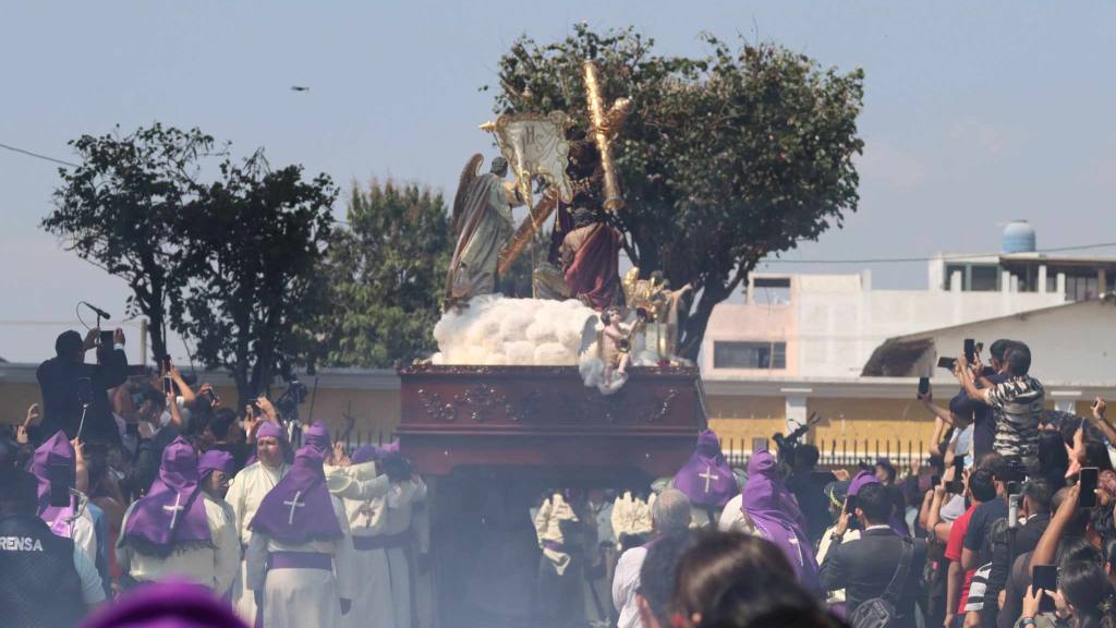 Jesús del Consuelo imparte gracia y bendición a sus fieles | Álex Meoño