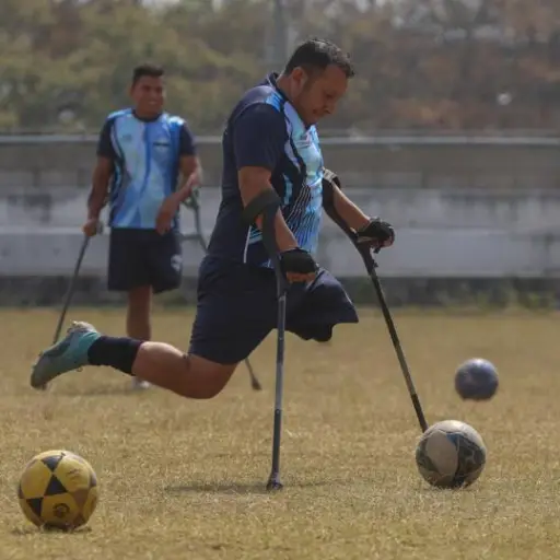 Entrenamiento de la selección de futbol de Guatemala para amputados 