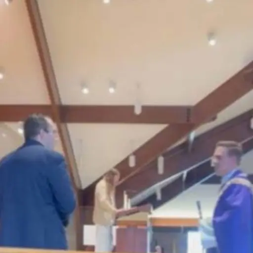 Arrestado temporalmente tras intentar modificar el Padre Nuestro. ,Captura de pantalla video X.