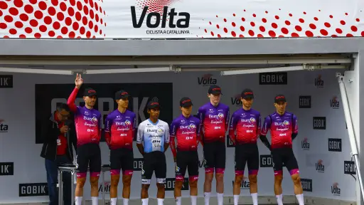 Sergio Chumil concluye con éxito la primera etapa de la Vuelta a Cataluña