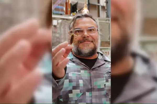 Jason Momoa y Jack Black comen alacranes, así fue el momento